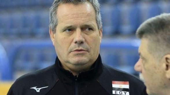 إقالة جهاز منتخب الطائرة