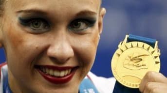 ايشينكو تحرز ثالث القابها