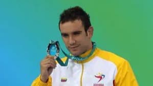 سوبيراتس يفوز بذهبية سباق الفراشة