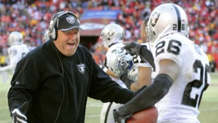 تشيفز يضم روت لاعب ريدرز السابق في دري كرة القدم الامريكية