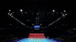 وفاة بطلة السباحة الأولمبية الألمانية فيلدفوس