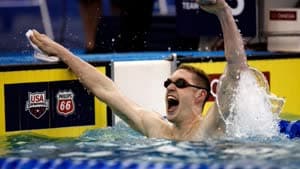 أرمسترونغ يحقق رقمًا قياسيًا عالميًا في سباق 50 م ظهرًا