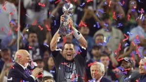 فريق مارون 5 يحيي حفل نهائي دوري كرة القدم الأمريكية