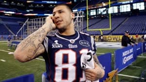 انتحار نجم سابق لكرة القدم الأميركية في السجن