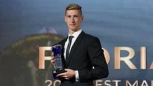 أبوظبي تشهد حفل تكريم نجوم السباحة العالمية في 2021