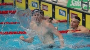 كندا تتفوق في اليوم الأول لمونديال السباحة