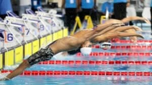 أبطال السباحة العرب ينافسون في بطولة العالم بالإمارات