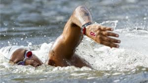 البرازيلية كونيا تنال ذهبية ماراثون السباحة