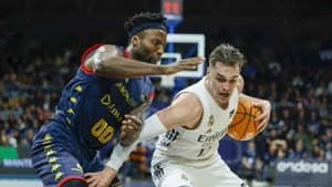 ماريو هيزونيا