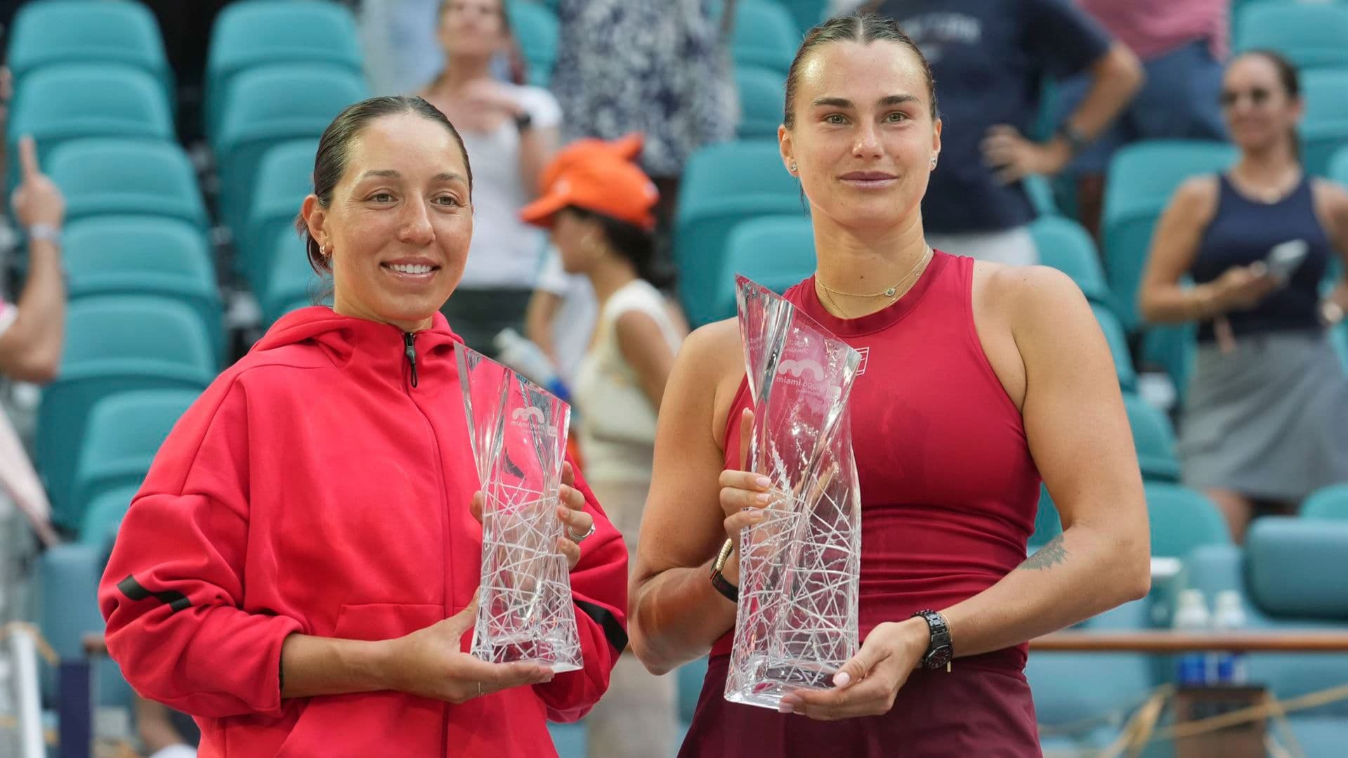 سابالينكا تفوز على بيجولا في نهائي ميامي