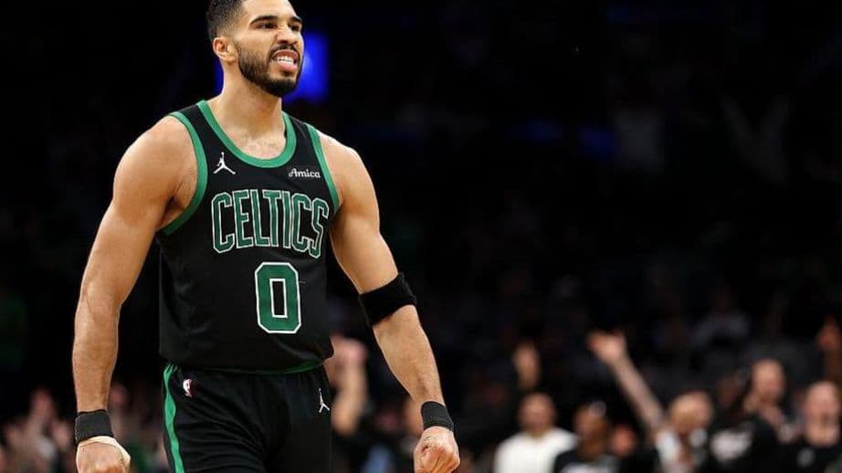 جايسون تاتوم هو نجم الدوري الاميركي للمحترفين ست مرات