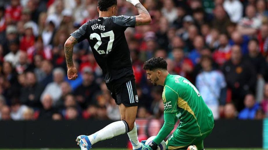 أبعد روجرز الكرة عن حارس مرمى يونايتد ألتاي بايندير أثناء محاولته الإمساك بها ثم وضعها في الشباك.