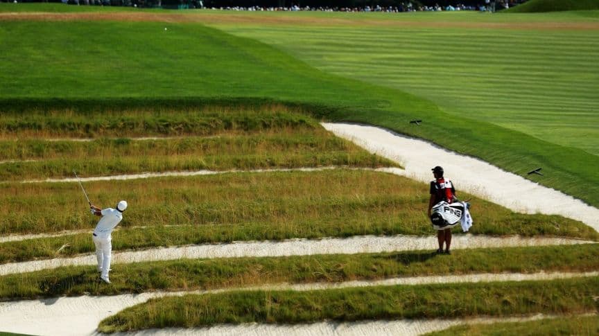 يعد المخبأ مقاعد الكنيسة الموجود بين الحفرتين الثالثة والرابعة أحد أشهر المخابئ في لعبة الجولف