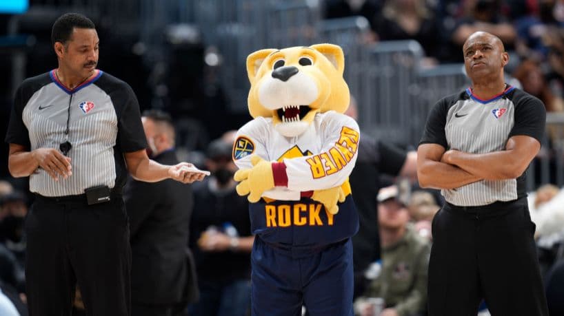 تميمة دنفر ناغتس