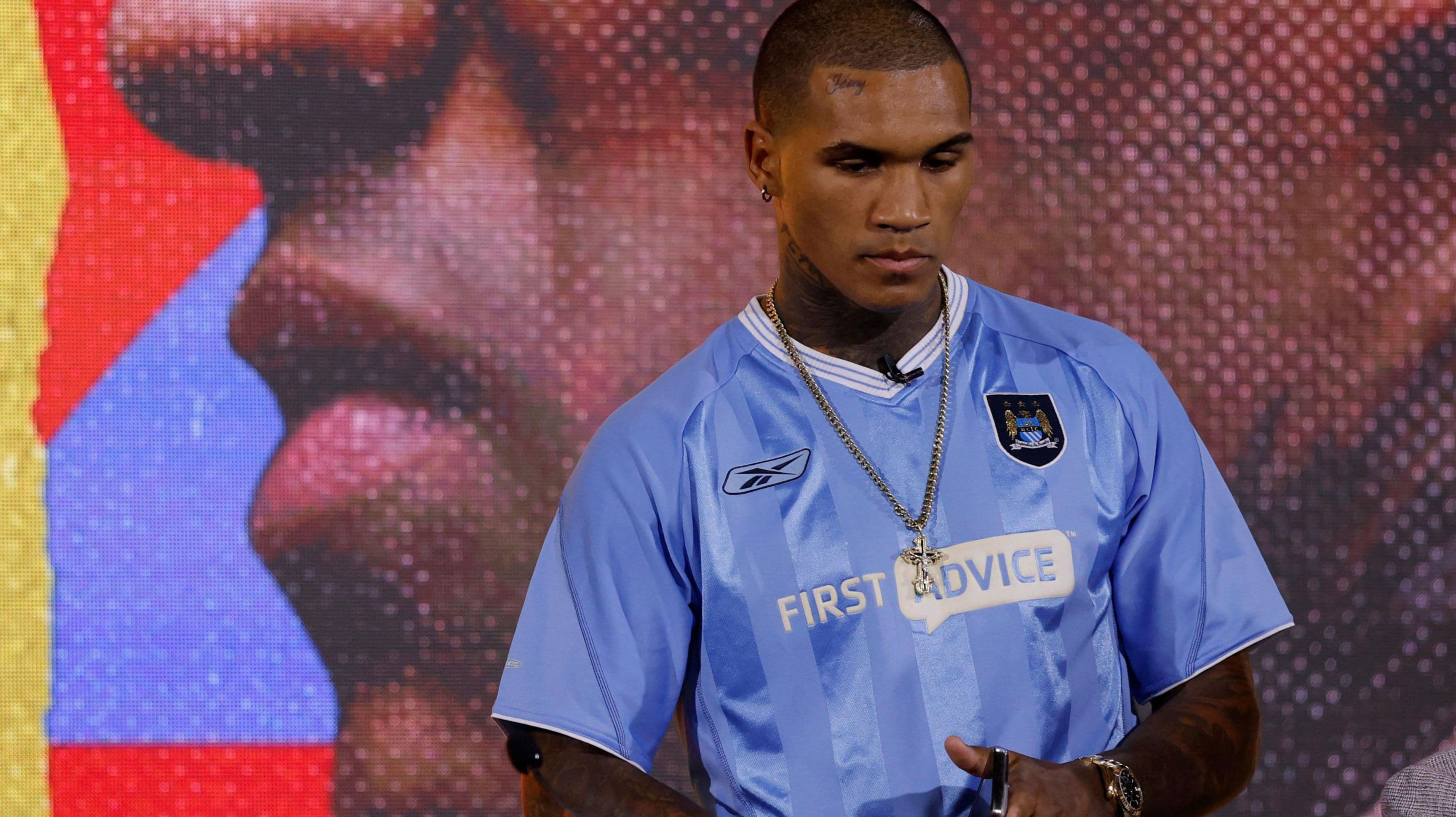 ارتدى بين قميص مانشستر سيتي تكريمًا لهاتون