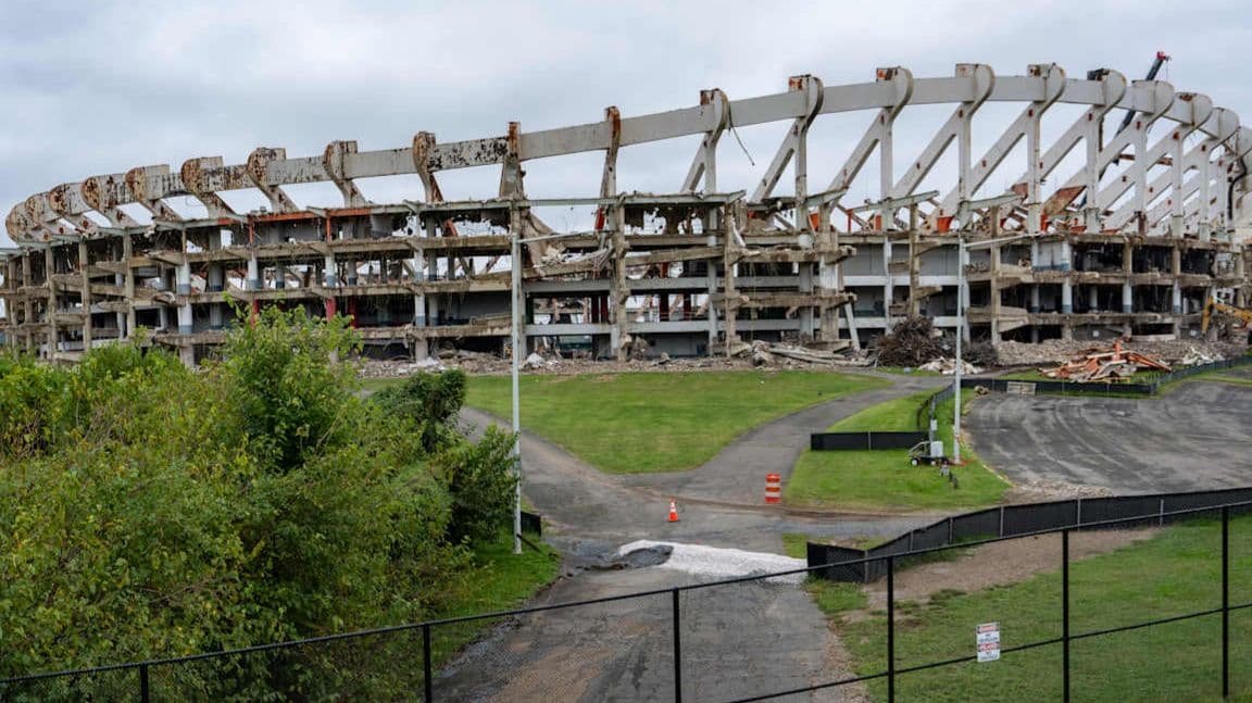 ملعب ار اف كي