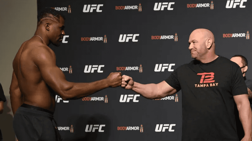 نغانو ودانا وايت