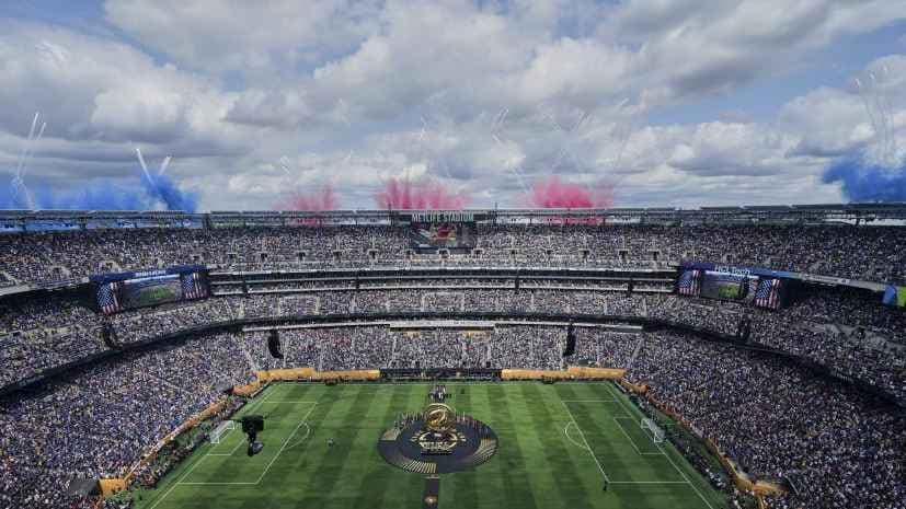 ملعب متلايف