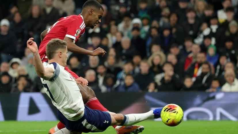 ميكي فان دي فين و ألكسندر إسحاق