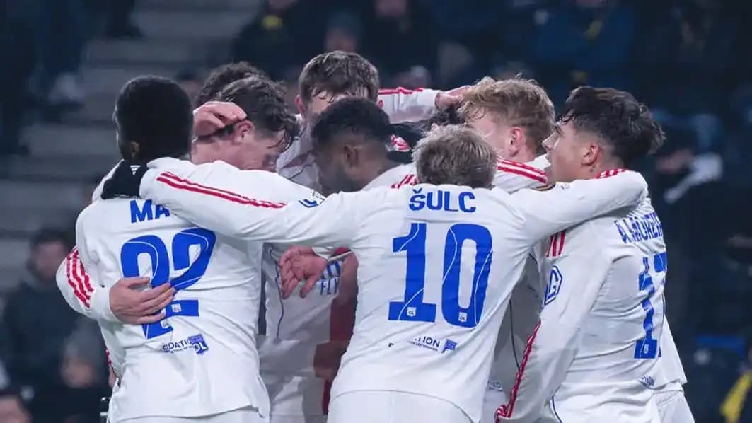 ليون يتأهل لدور ال16