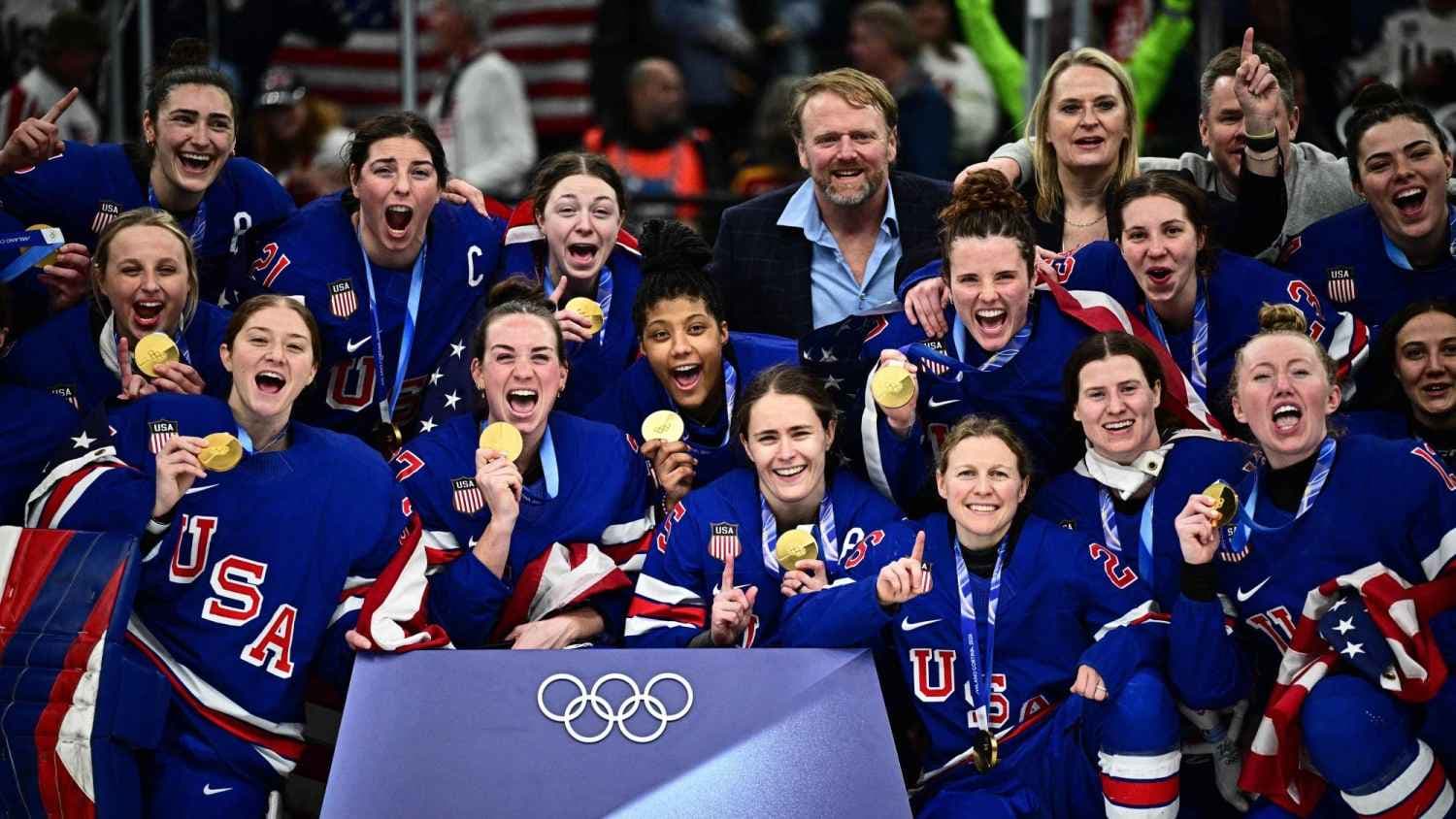 الولايات المتحدة تحرز ذهبية هوكي الجليد