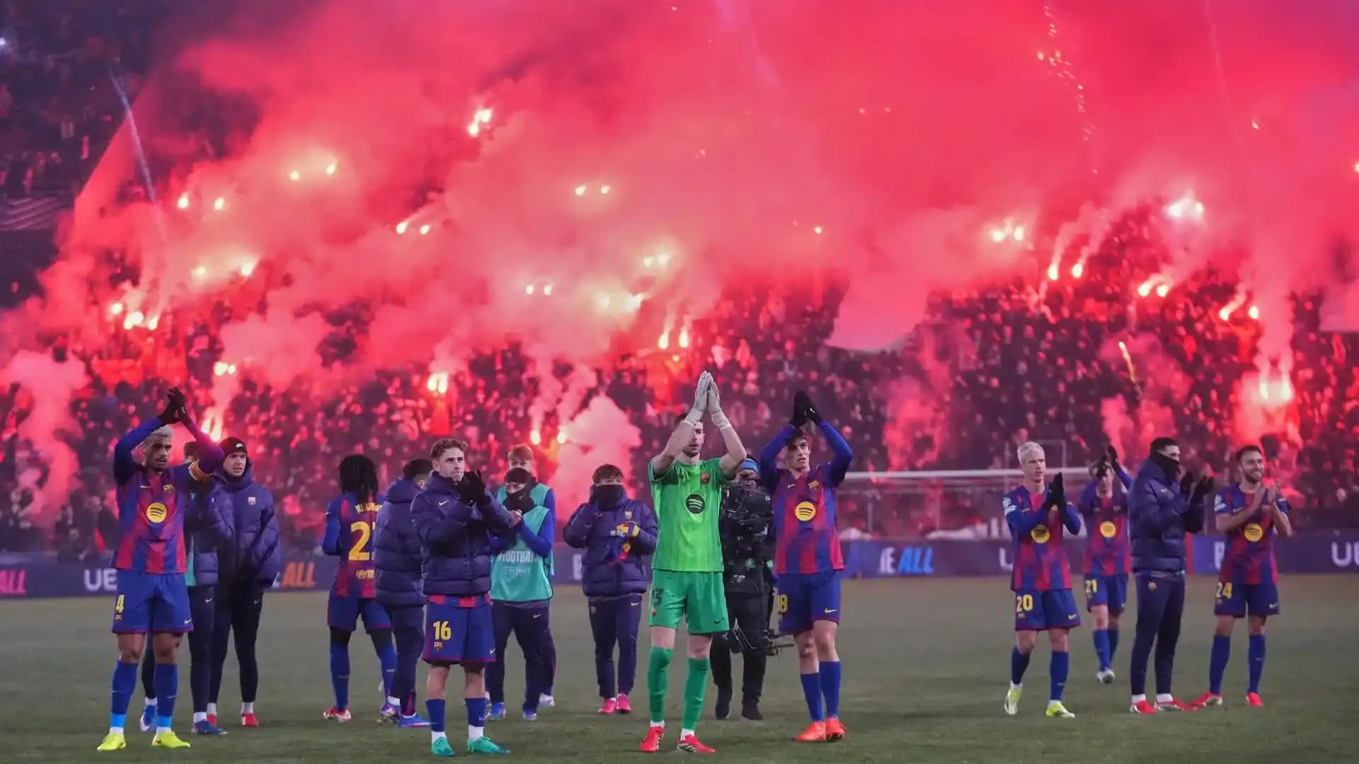 شعلات مشجعي برشلونة