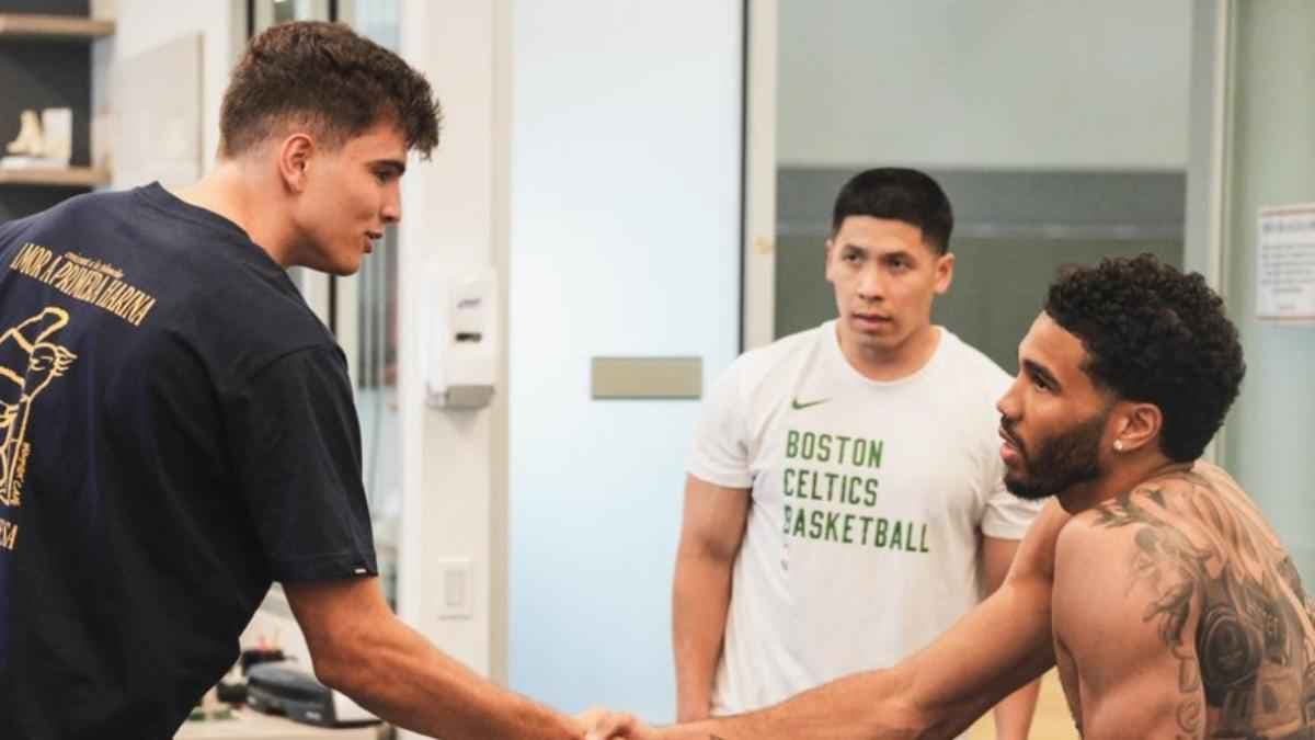 هوجو غونزاليس، و جيسون تاتوم