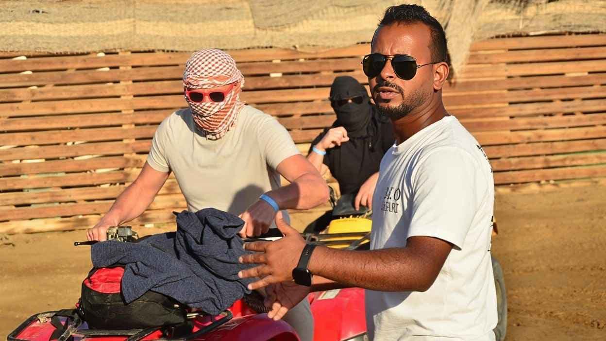 استمتاع السياح برحلات السفارى