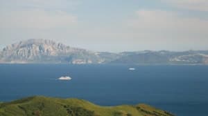 عجوز تصبح أكبر من يعبر مضيق جبل طارق