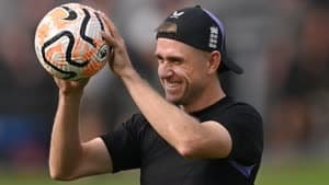 لاعب الكريكيت أولي ستون