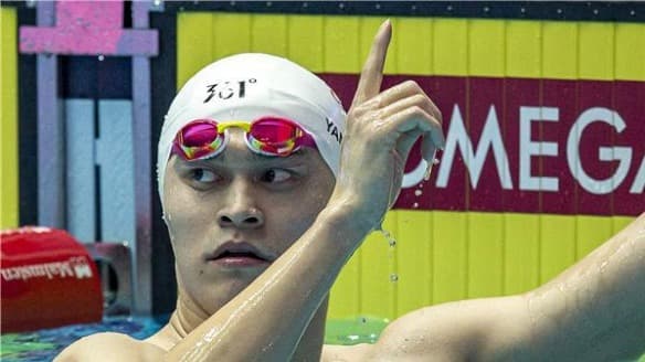 سون يتالق في سباق 400 متر