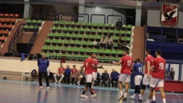 الأهلي يتخطى الجزيرة