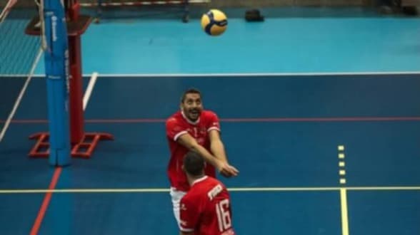 الأهلي يهزم الطلائع