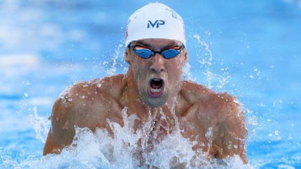 فيلبس يفوز بسباق 200 متر متنوع