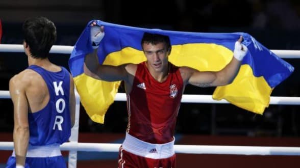 لوماشنكو يفوز بذهبية وزن الخفيف