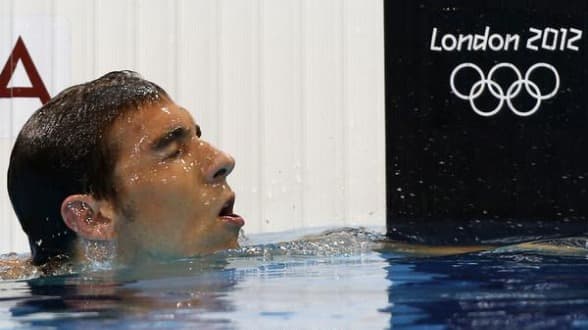 فيلبس يتأهل ثامنا وبصعوبة إلى النهائي