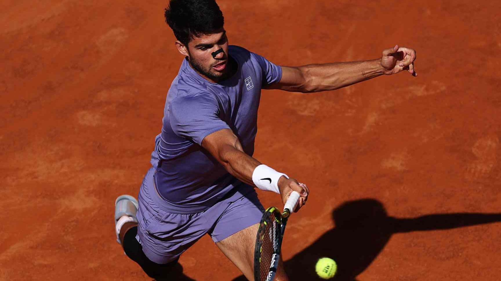 الكاراز يتأهل لنهائي روما