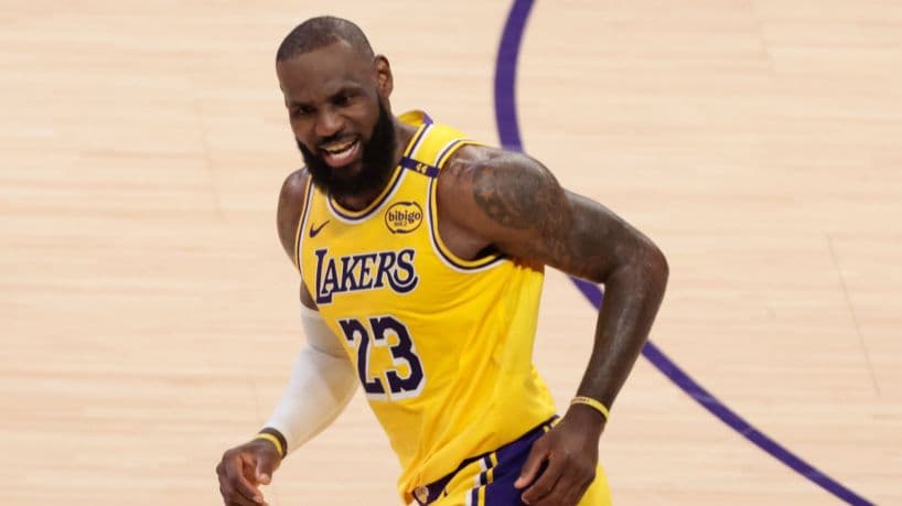 ليبرون جيمس