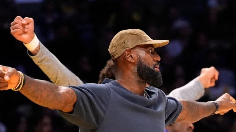 ليبرون جيمس