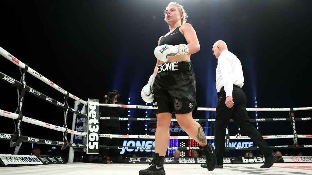 ايبوني جونز